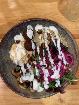 Middle East Bowl with really nice Falafel   at Kind Kitchen in Porto