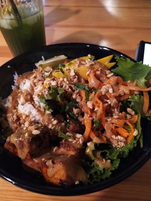 Thai bowl at Kind Kitchen in Porto