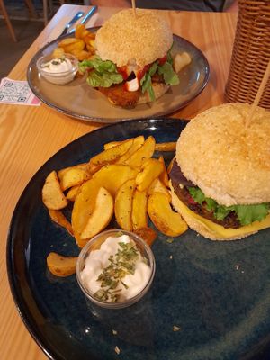 Bean & Mushroom Burger (right) and Crispy Seitan & Bacon Burger (left) at Kind Kitchen in Porto