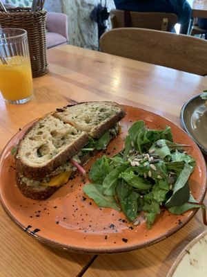 Tosta de “atum” vegan  at Kind Kitchen in Porto