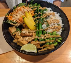 Thai bowl at Kind Kitchen in Porto