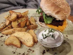 Burguer de seitan at Kind Kitchen in Porto