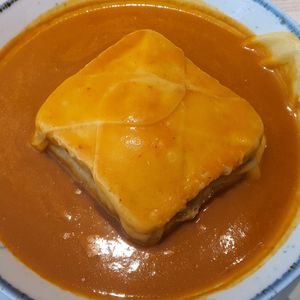 Francesinha at Kind Kitchen in Porto
