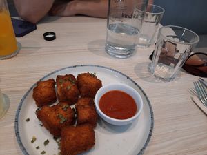  at Kind Kitchen in Porto