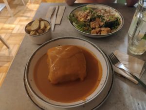 Francescinha + Thai bowl at Kind Kitchen in Porto