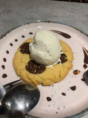 Cookie & Ice cream (4,50€) at Kind Kitchen in Porto