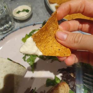 Chips de maíz con salsa at Kind Kitchen in Porto