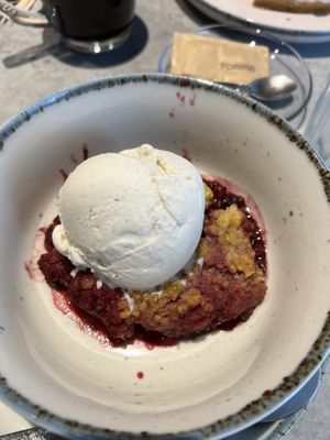 Mixed berry crumble with vanillas ice cream   at Kind Kitchen in Porto