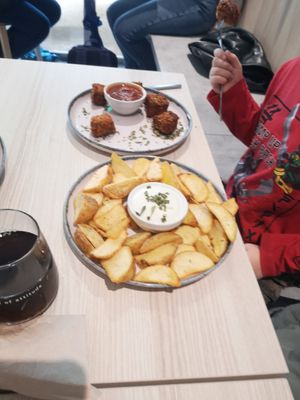 Homemade nuggets with chip portion at Kind Kitchen in Porto