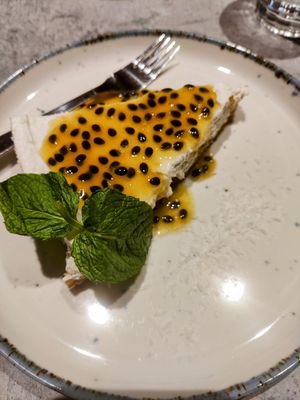 Maracuja cheesecake at Kind Kitchen in Porto