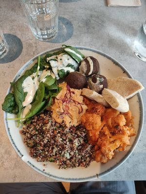 Middle East bowl at Kind Kitchen in Porto