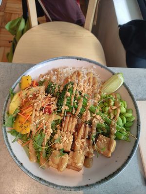 Thai bowl at Kind Kitchen in Porto