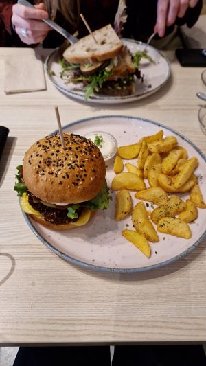 Crispy Seitan & Bacon and BLT at Kind Kitchen in Porto