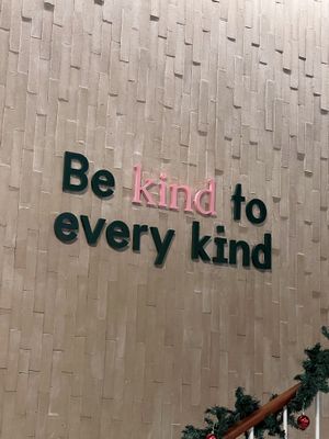 Wall motto  at Kind Kitchen in Porto