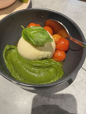 Burrata con Pesto e pomodorini  at Kind Kitchen in Porto