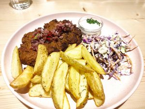 Seitan with coleslaw at Kind Kitchen in Porto