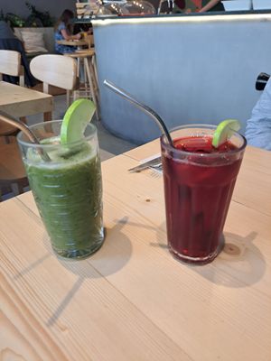 Lots of fresh juice options at Kind Kitchen in Porto