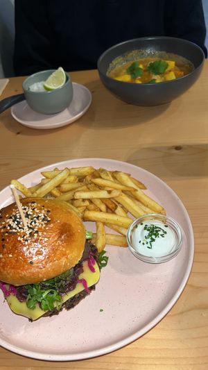 Bean burger for me. Curry bowl for him - both delicious 😋   at Kind Kitchen in Porto