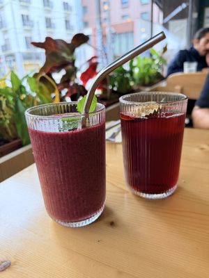 Pink energy and iced tea   at Kind Kitchen in Porto