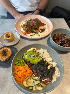 ‘Salmon’ bowl, shwarma mushrooms and Korean chicken bites. at Kind Kitchen in Porto