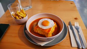  at Kind Kitchen in Porto