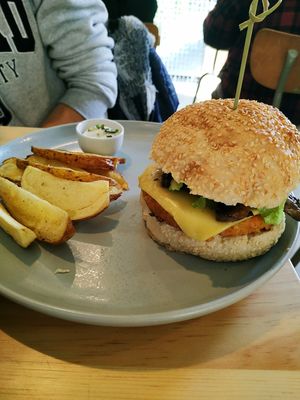 Quinoa burger with cheese instead of avocado at Kind Kitchen in Porto