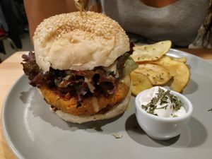 Hamburguesa de garbanzo y quinoa at Kind Kitchen in Porto