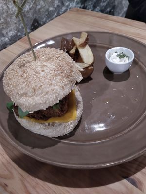Burger at Kind Kitchen in Porto