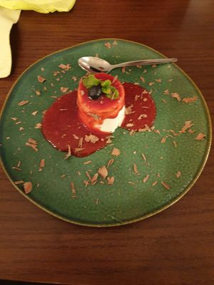 Panna Cotta vegan mit extrem leckere Soße #Veganuary at MaKrönchen in Siegen