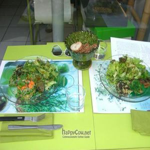 POUSSE POUSSE - raw vegan meal on the left, vegan meal on the right. at Pousse-Pousse in Paris