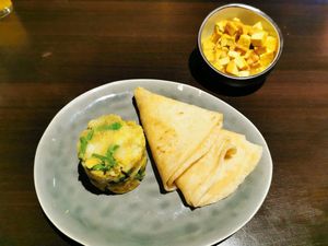 Vegan roti with bowl of tofu and chickpeas at Klein Paramaribo in Assen