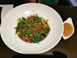 Vegan gado gado with peanut sauce at Klein Paramaribo in Assen