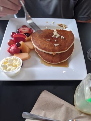 Pancakes with fruit at LA Bakery in Carson City
