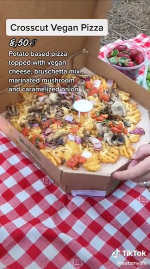 Crosscut Vegan Pizza at Pizza Fan in Thessaloniki