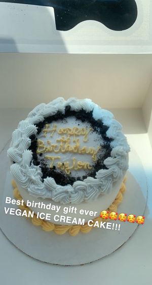 Ummmm YES at The Original Mickey's Igloo in Kingston