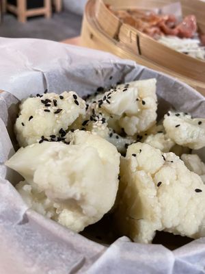 Steamed cauliflower and sesame seeds at Beijing8 in Helsinki