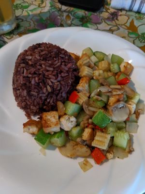 Stir fry vegetables at Ima's Vegetarian Restaurant in Puerto Princesa