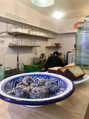 energy balls and cake at Bojus in Paris