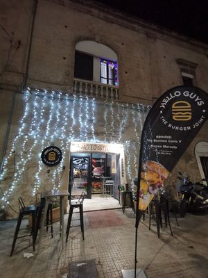 Entrance with Christmas decoration at Hello Guys in Brindisi