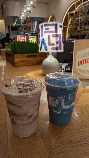 Tahini and blue smoothies at Life Alive Organic Cafe - Back Bay - Boylston St in Boston