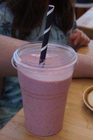 Milkshake banane fraise sirop d'agave at Bali Bowls in Lege-cap-ferret