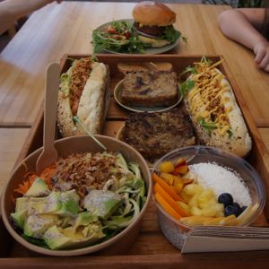hot dog, burger, tempeh bowl, pudding chia, et banana bread at Bali Bowls in Lege-cap-ferret