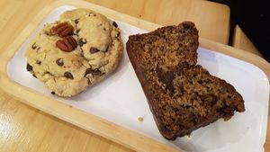 Cookie and carrot cake at Bali Bowls in Lege-cap-ferret