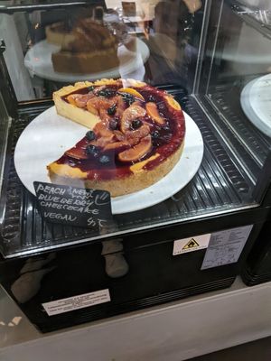 vegan cheesecake at OFOF Cafebar in Offenbach