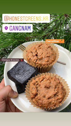 Carrot Muffins and Browinea at Honest Greens in Seoul