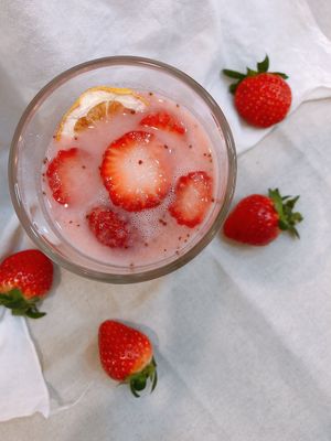 Lemon-Strawberry Oat Shake  at Honest Greens in Seoul