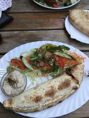 Veganer Börek mit Hummus at Frauenstrasse 24 in Muenster