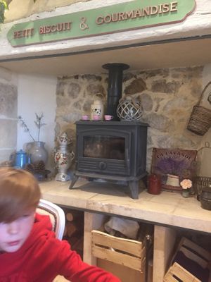 It’d be cosy later in the season too at Petit Biscuit Et Gourmandise in Puy-leveque