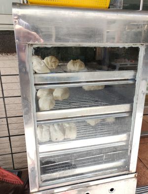 Steamed buns outside at YǒngXìng SùShí Guǎn 永興素食館 in Penghu