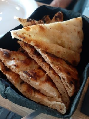 Warm bread at Griekse Taverna Doris in Groningen